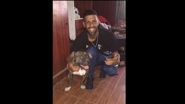 Ituzaingó: buscan a un hombre que golpeaba, drogaba y alimentaba con comida para perros a una niña de 5 años