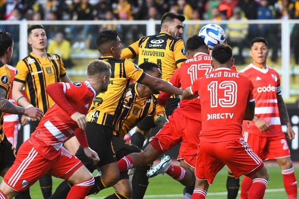 Duro traspié de River en el debut por Libertadores