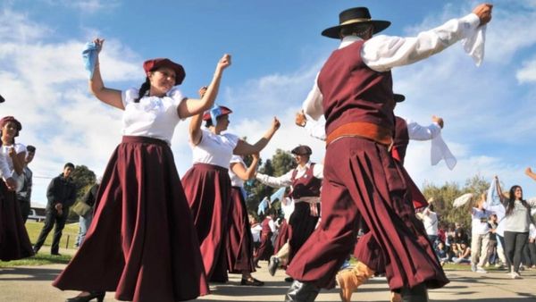 Hurlingham festeja la Revolución de Mayo a puro folklore