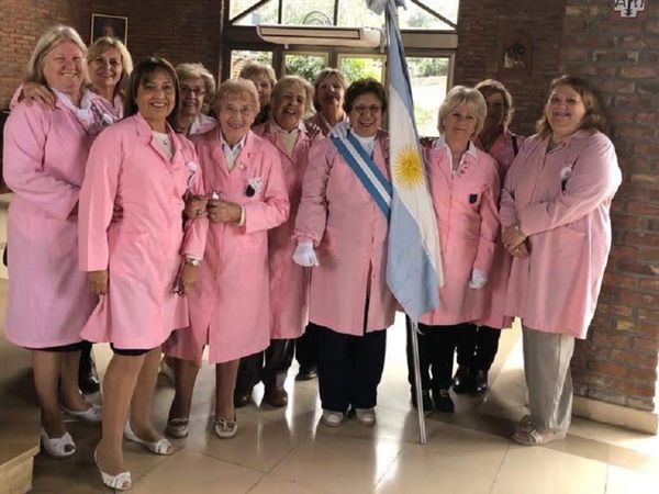 Las “Damas de Rosa”, las mujeres de Hurlingham que realizan tareas voluntarias hace más de 50 años