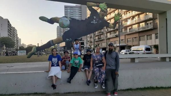 La sorprendente historia de l@s vecin@s de Moreno que decidieron ir a la playa en bicicleta