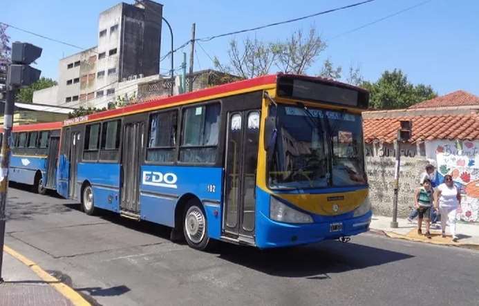 Paro de Colectivos en la Empresa del Oeste, ¿Qué líneas no funcionan?